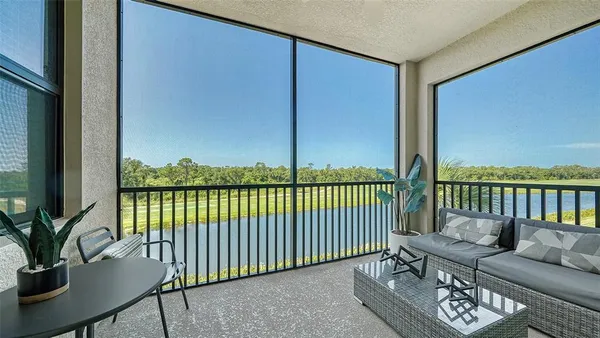 $6,000 | 18028 Gawthrop Drive, Unit 306, Bradenton, FL 34211