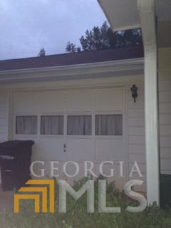 103 Appleton Boulevard Stockbridge, GA 30281 - Photo 2 of 31 a kitchen with a table and a stove