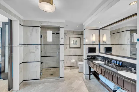 $2,990,000 | 4391 Collins Avenue, Unit 17061707, Miami Beach, FL 33140