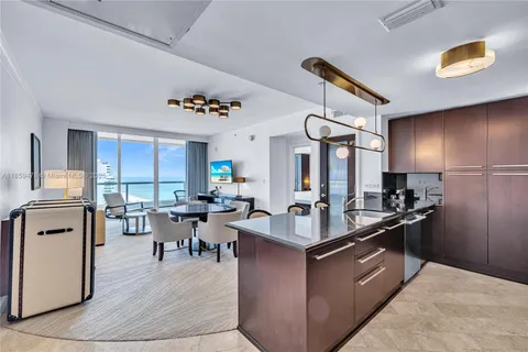 $2,990,000 | 4391 Collins Avenue, Unit 17061707, Miami Beach, FL 33140