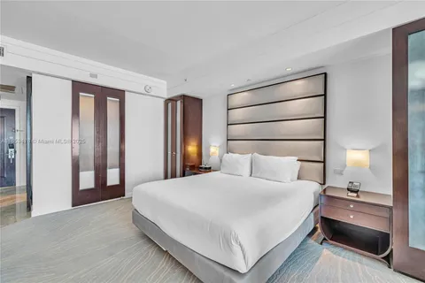 $2,990,000 | 4391 Collins Avenue, Unit 17061707, Miami Beach, FL 33140