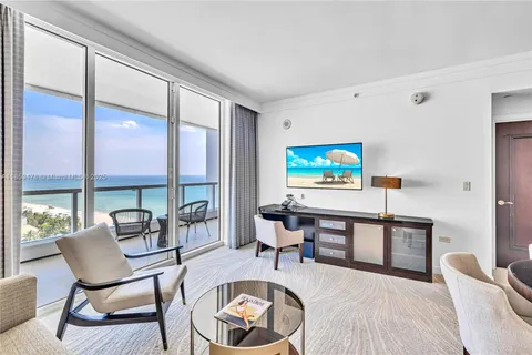 $2,990,000 | 4391 Collins Avenue, Unit 17061707, Miami Beach, FL 33140