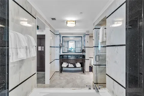 $2,990,000 | 4391 Collins Avenue, Unit 17061707, Miami Beach, FL 33140