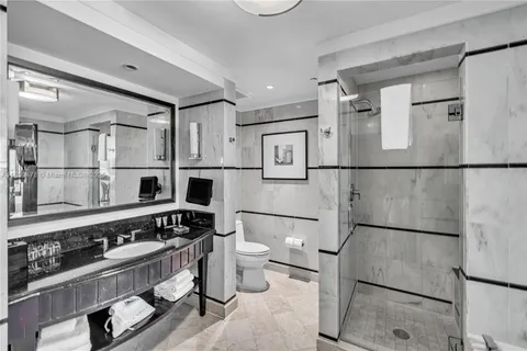 $2,990,000 | 4391 Collins Avenue, Unit 17061707, Miami Beach, FL 33140