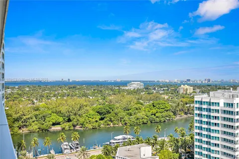 $2,990,000 | 4391 Collins Avenue, Unit 17061707, Miami Beach, FL 33140