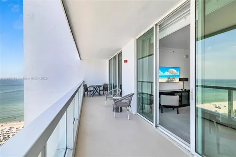 $2,990,000 | 4391 Collins Avenue, Unit 17061707, Miami Beach, FL 33140