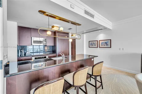 $2,990,000 | 4391 Collins Avenue, Unit 17061707, Miami Beach, FL 33140