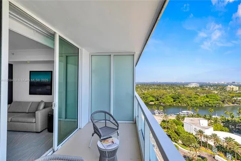 $2,990,000 | 4391 Collins Avenue, Unit 17061707, Miami Beach, FL 33140