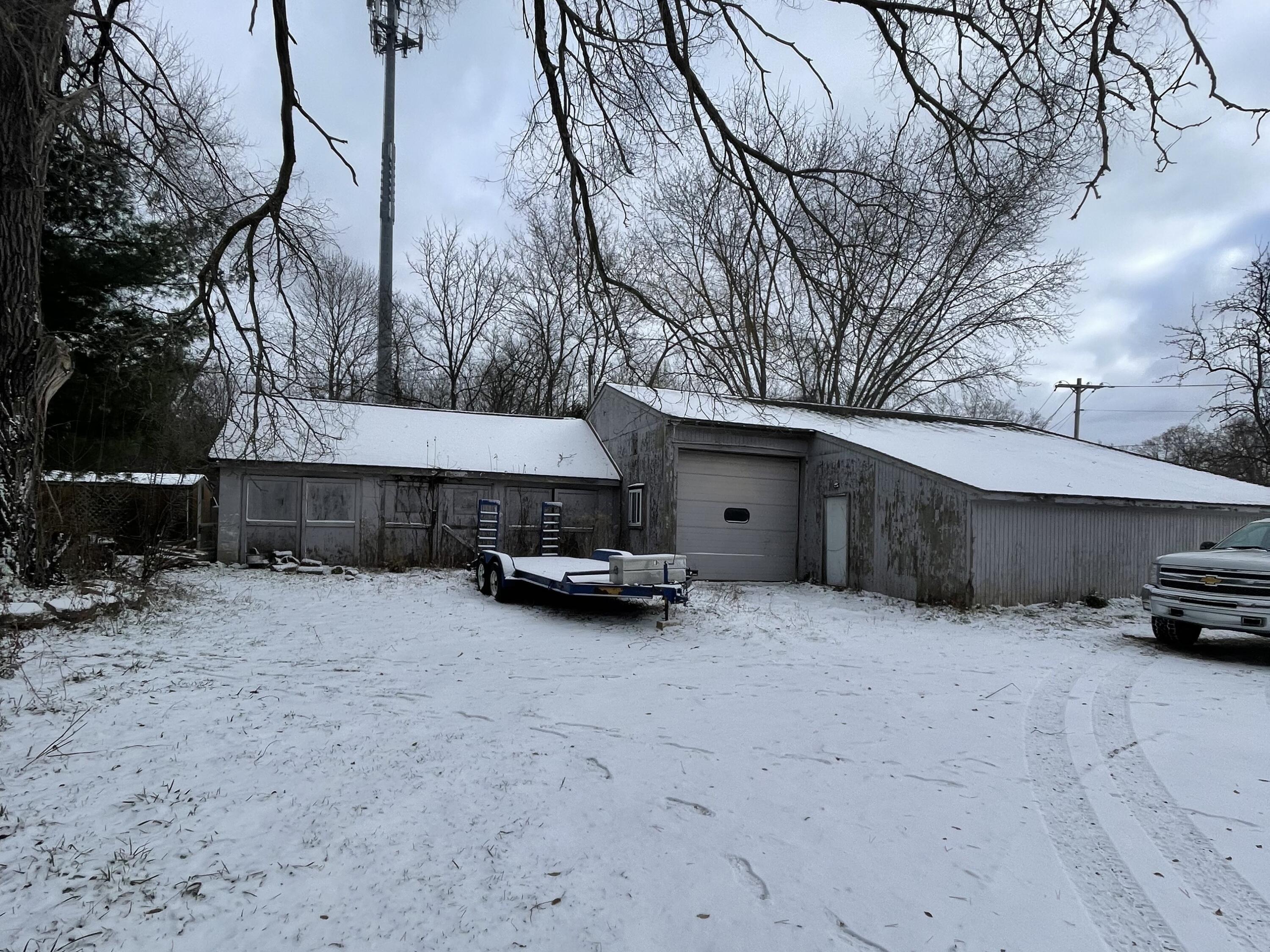 300 Cleveland Street Chelsea, MI 48118 - Photo 4 of 20 20241206172016443499000000-o