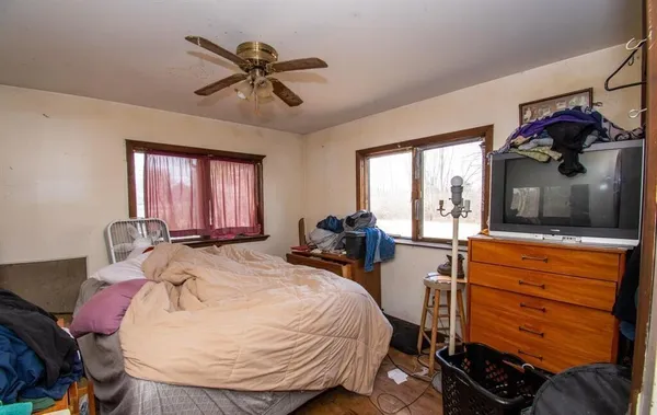 $250,000 | 300 Cleveland Street, Chelsea, MI 48118