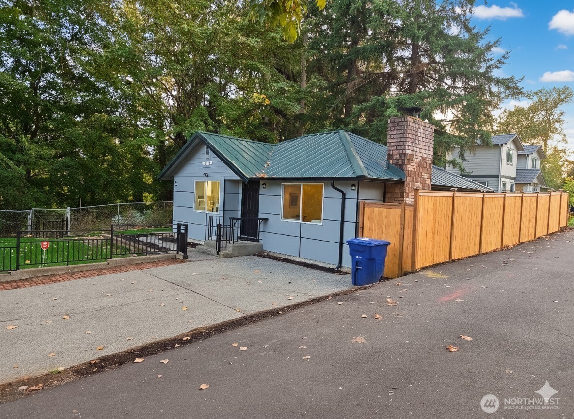 1147 Aberdeen Avenue Northeast Renton, WA 98056 - Photo 3 of 20