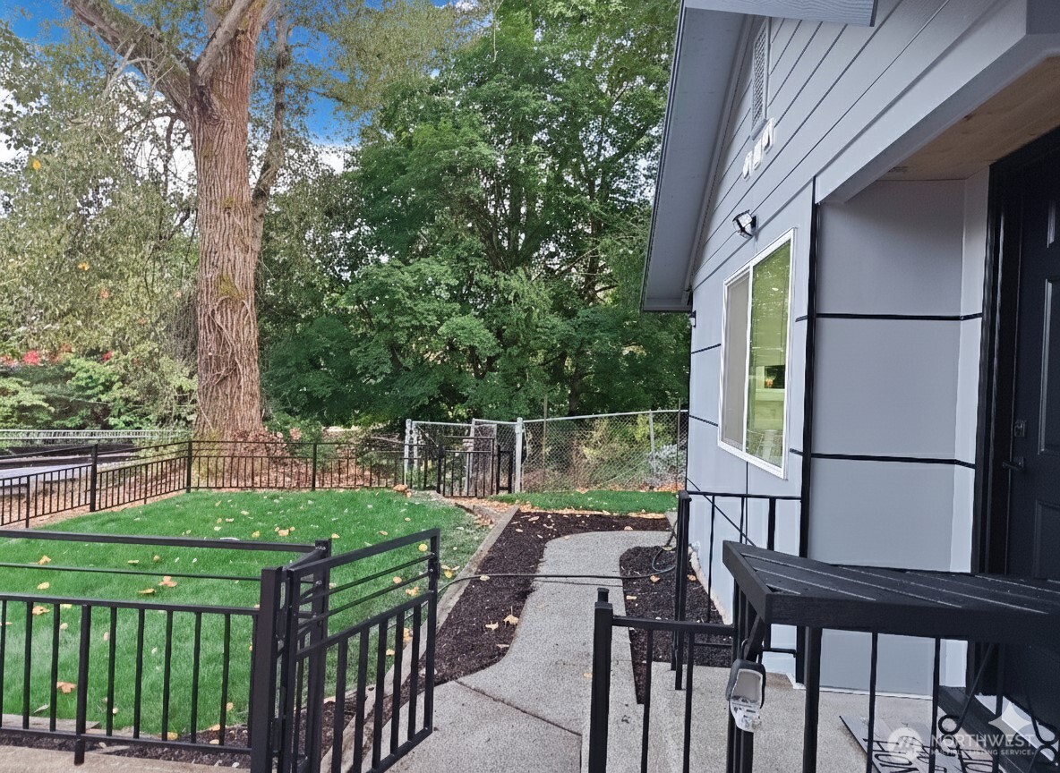 1147 Aberdeen Avenue Northeast Renton, WA 98056 - Photo 4 of 20