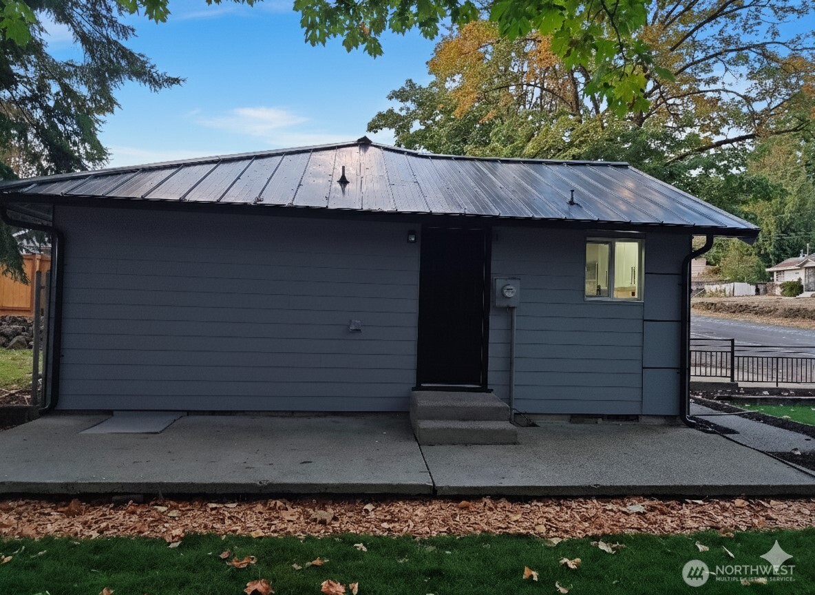 1147 Aberdeen Avenue Northeast Renton, WA 98056 - Photo 5 of 20