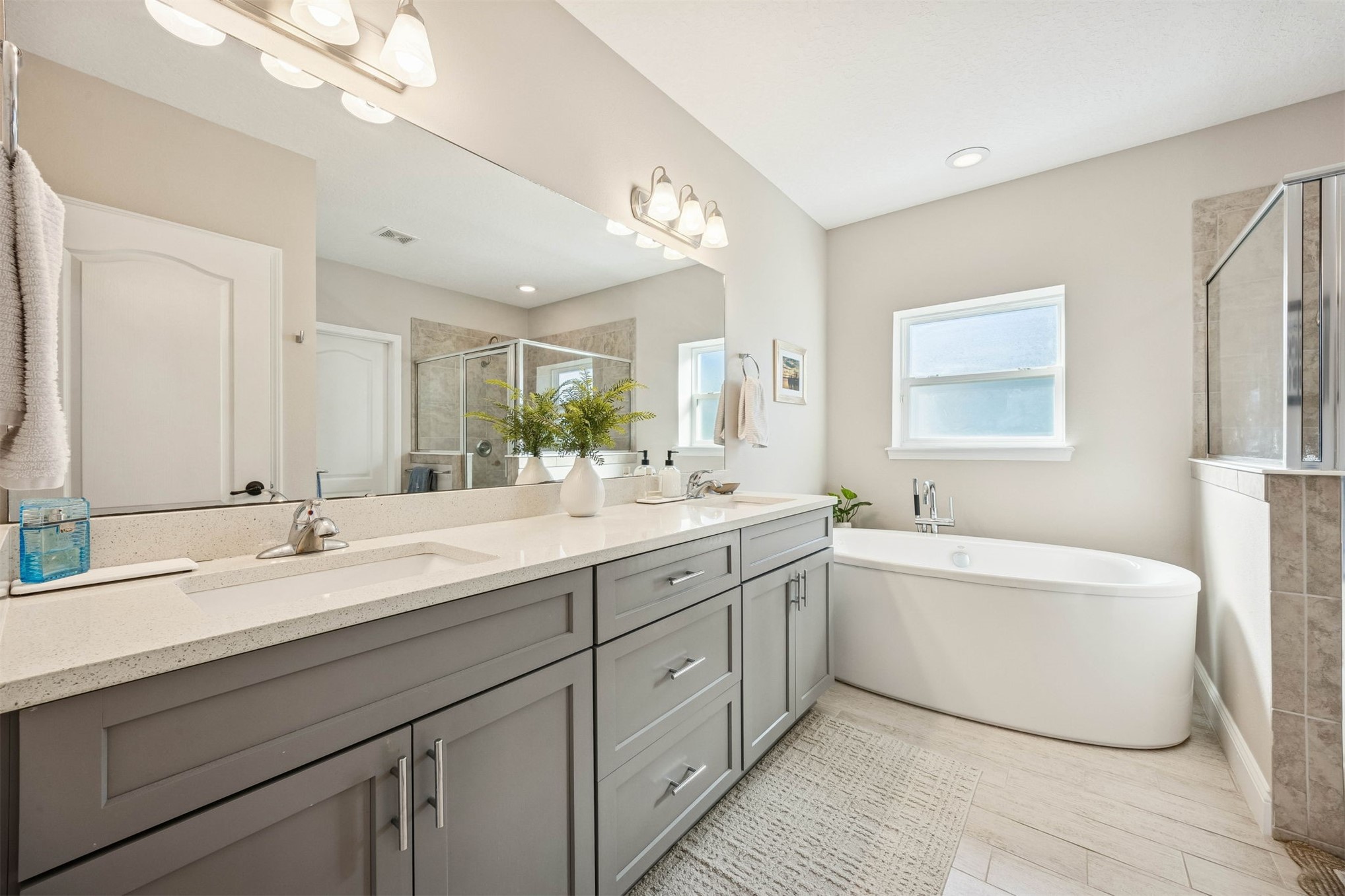 828 Simmons Road Fernandina Beach, FL 32034 - Photo 20 of 41 Primary Ensuite with double sinks