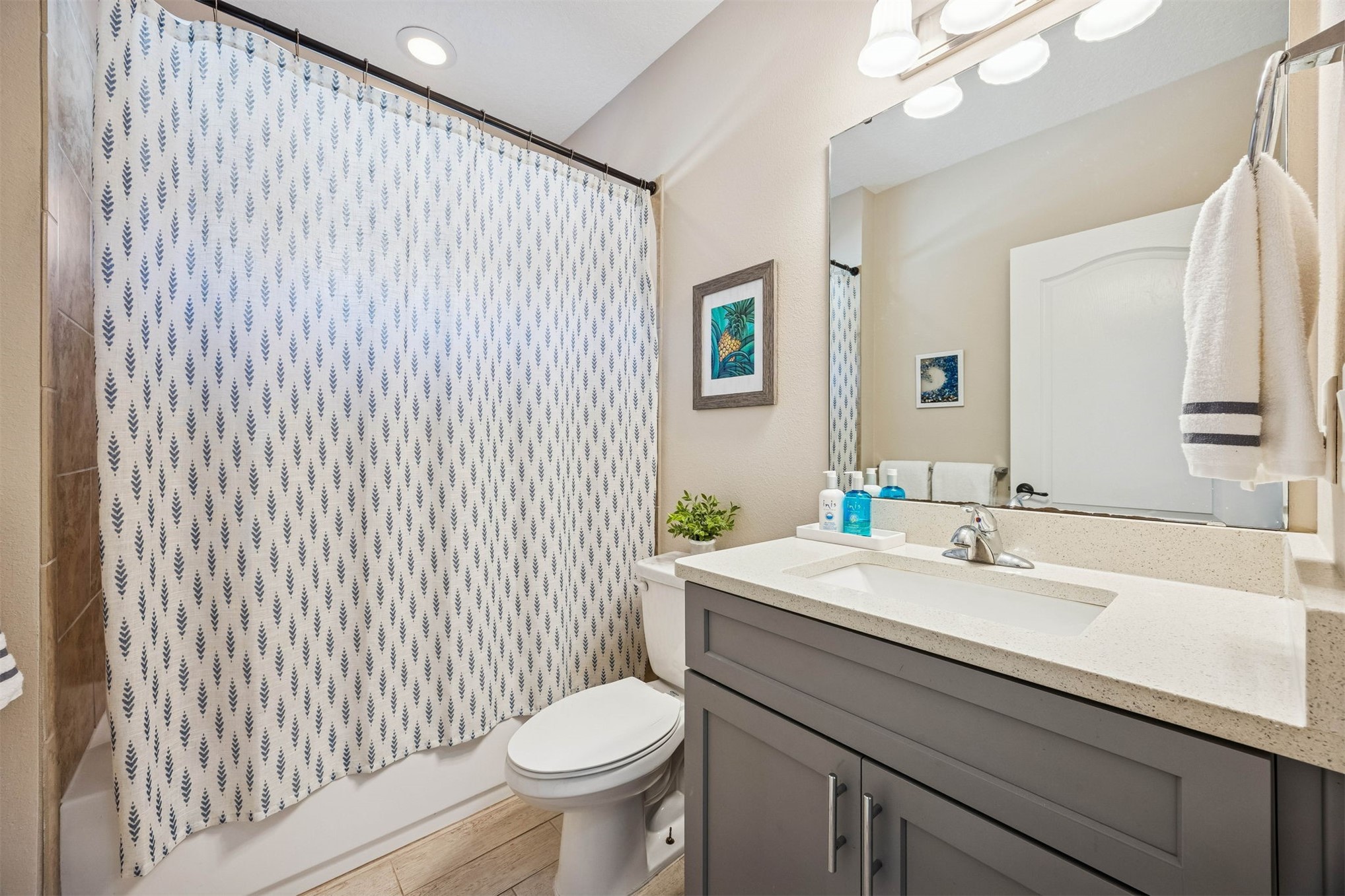 828 Simmons Road Fernandina Beach, FL 32034 - Photo 26 of 41 Guest Bathroom