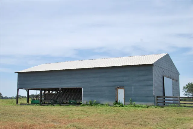 $795,000 | 2745 Holub Road, Schulenburg, TX 78956