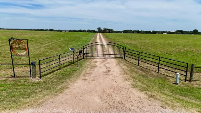 $795,000 | 2745 Holub Road, Schulenburg, TX 78956