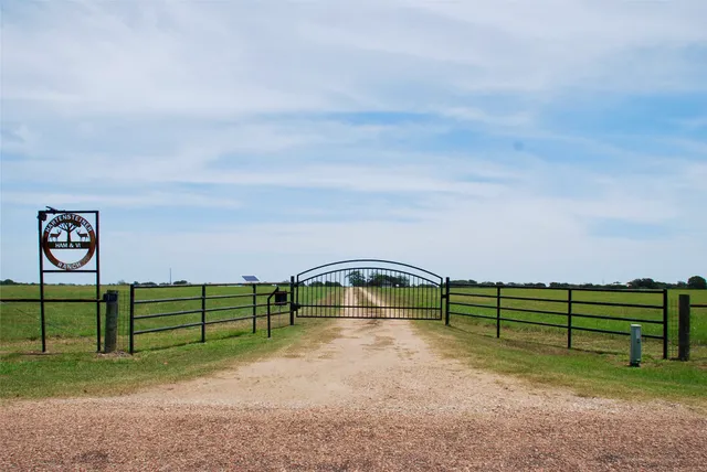$795,000 | 2745 Holub Road, Schulenburg, TX 78956