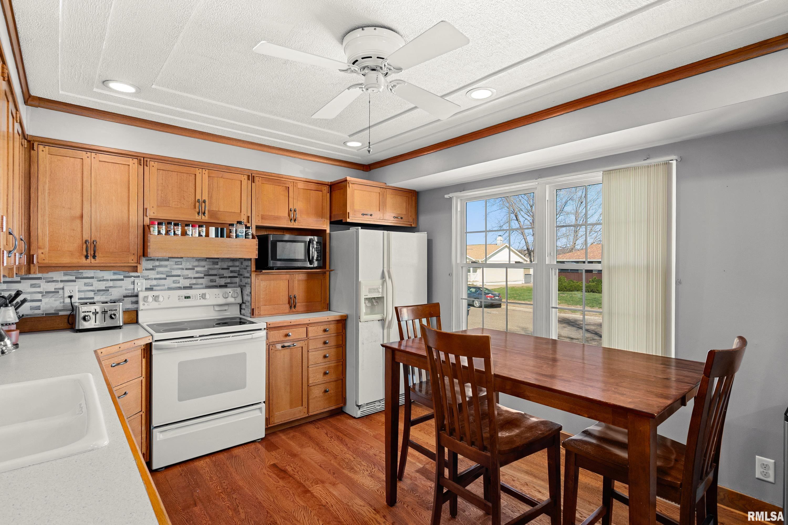 501 Pontiac Road Marquette Heights, IL 61554 - Photo 9 of 34
