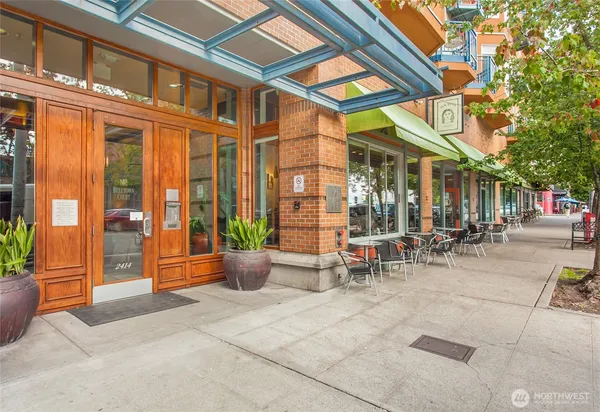 $1,900 | 2414 1st Avenue, Unit 402, Seattle, WA 98121