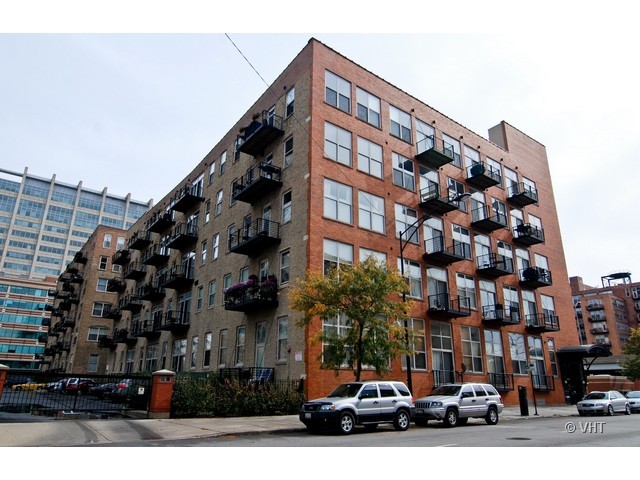 417 South Jefferson Street, Unit 202B Chicago, IL 60607 - Photo 1 of 8 a tall building sitting on the side of a street