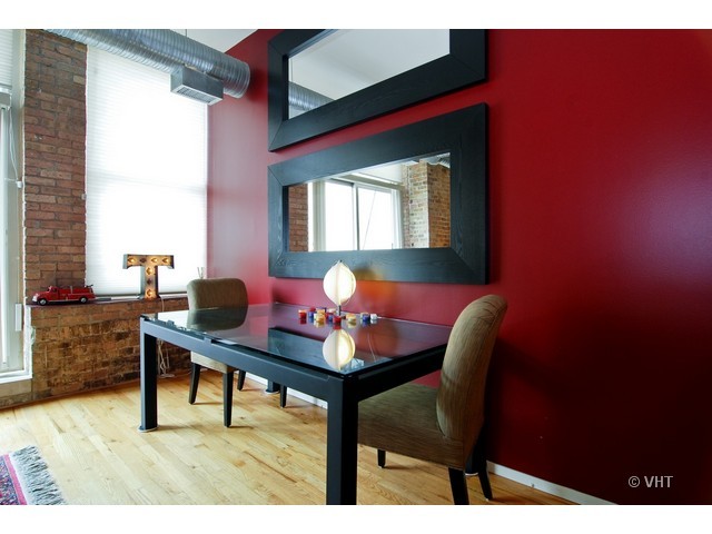417 South Jefferson Street, Unit 202B Chicago, IL 60607 - Photo 4 of 8 a living room with furniture and a potted plant