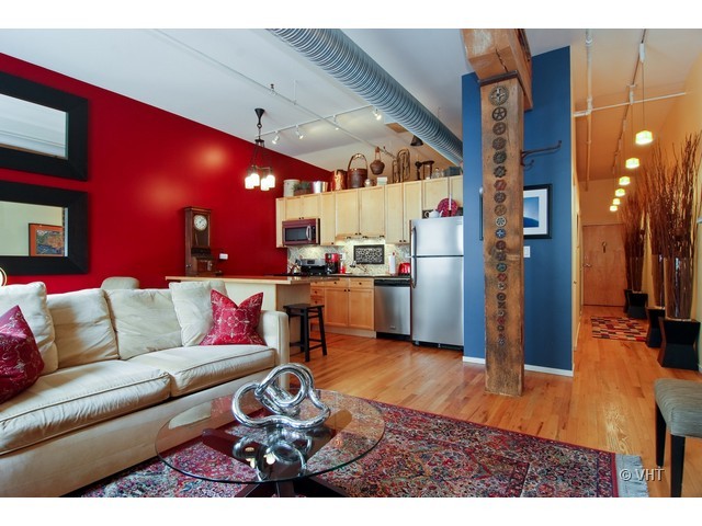 417 South Jefferson Street, Unit 202B Chicago, IL 60607 - Photo 7 of 8 a living room with furniture and kitchen view