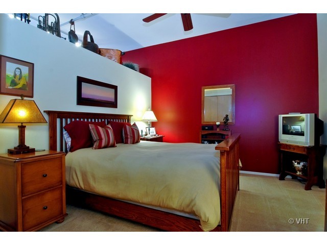 417 South Jefferson Street, Unit 202B Chicago, IL 60607 - Photo 8 of 8 a bedroom with a bed and a lamp