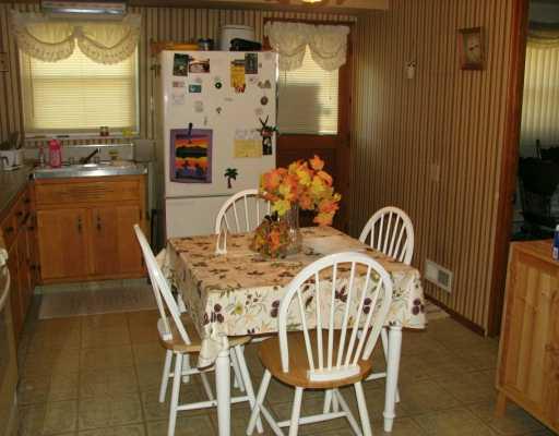 124 Parkedge Road Green Tree, PA 15220 - Photo 3 of 6 Kitchen.