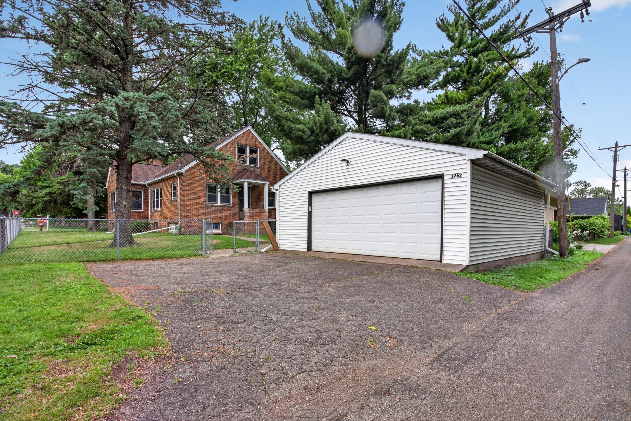 1262 Edgcumbe Road St. Paul, MN 55105 - Photo 15 of 21