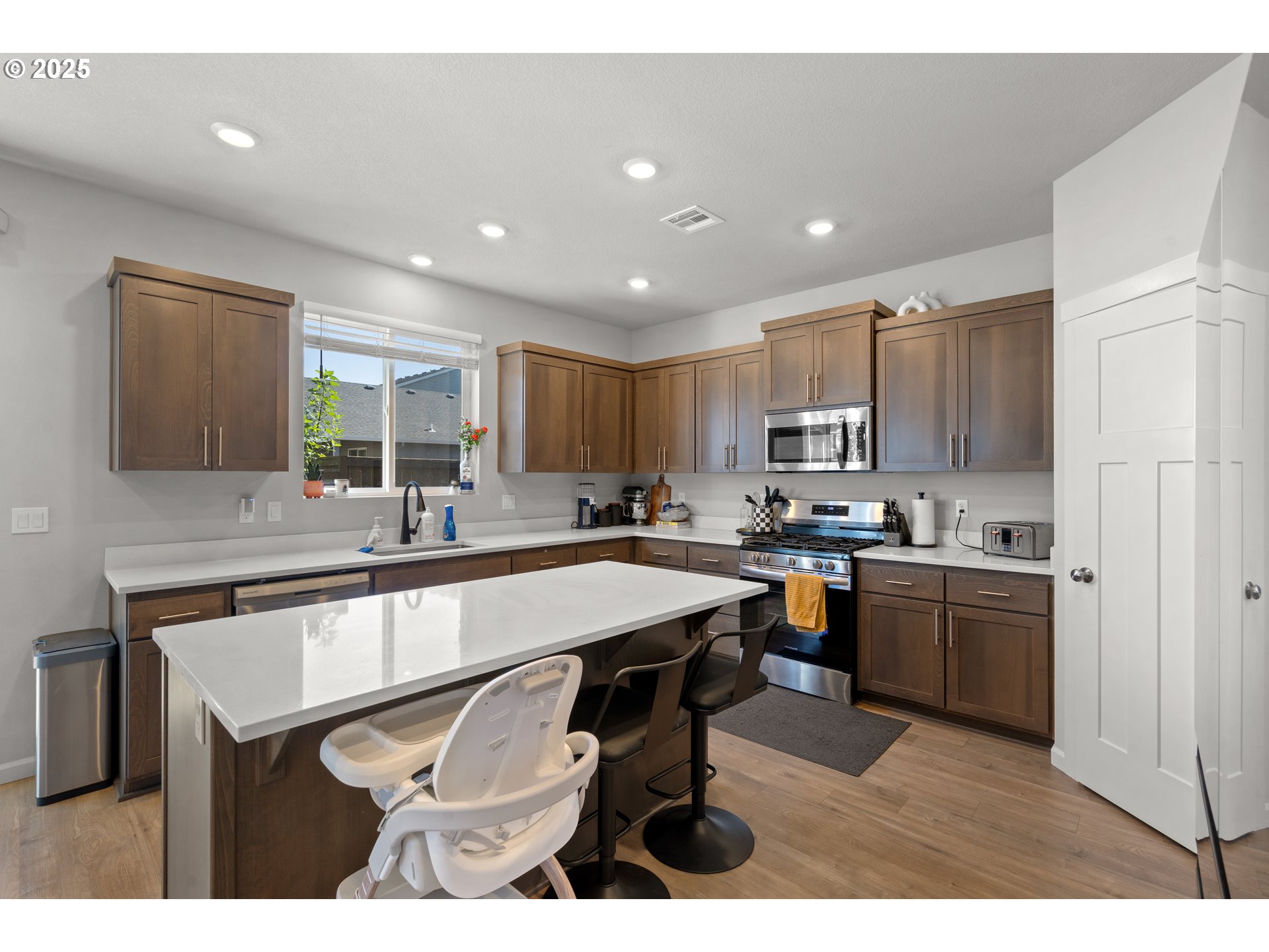 6099 Savannah Street Southeast Albany, OR 97322 - Photo 16 of 32 a kitchen with a table chairs sink and cabinets