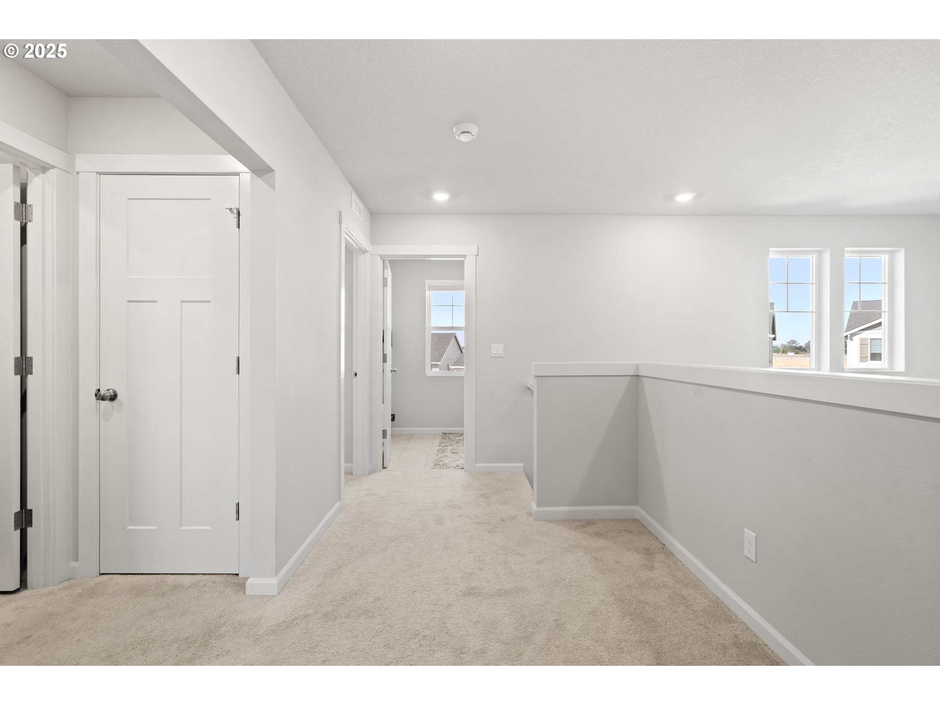 6099 Savannah Street Southeast Albany, OR 97322 - Photo 17 of 32 a view of an empty room