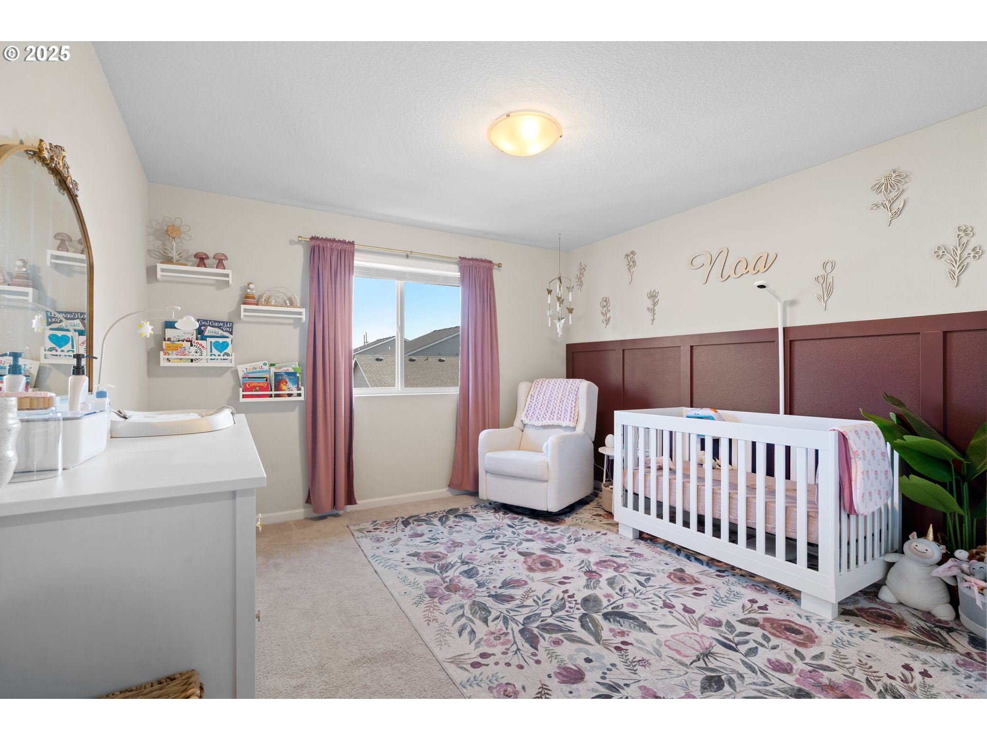 6099 Savannah Street Southeast Albany, OR 97322 - Photo 27 of 32 a bedroom with a bed and a window