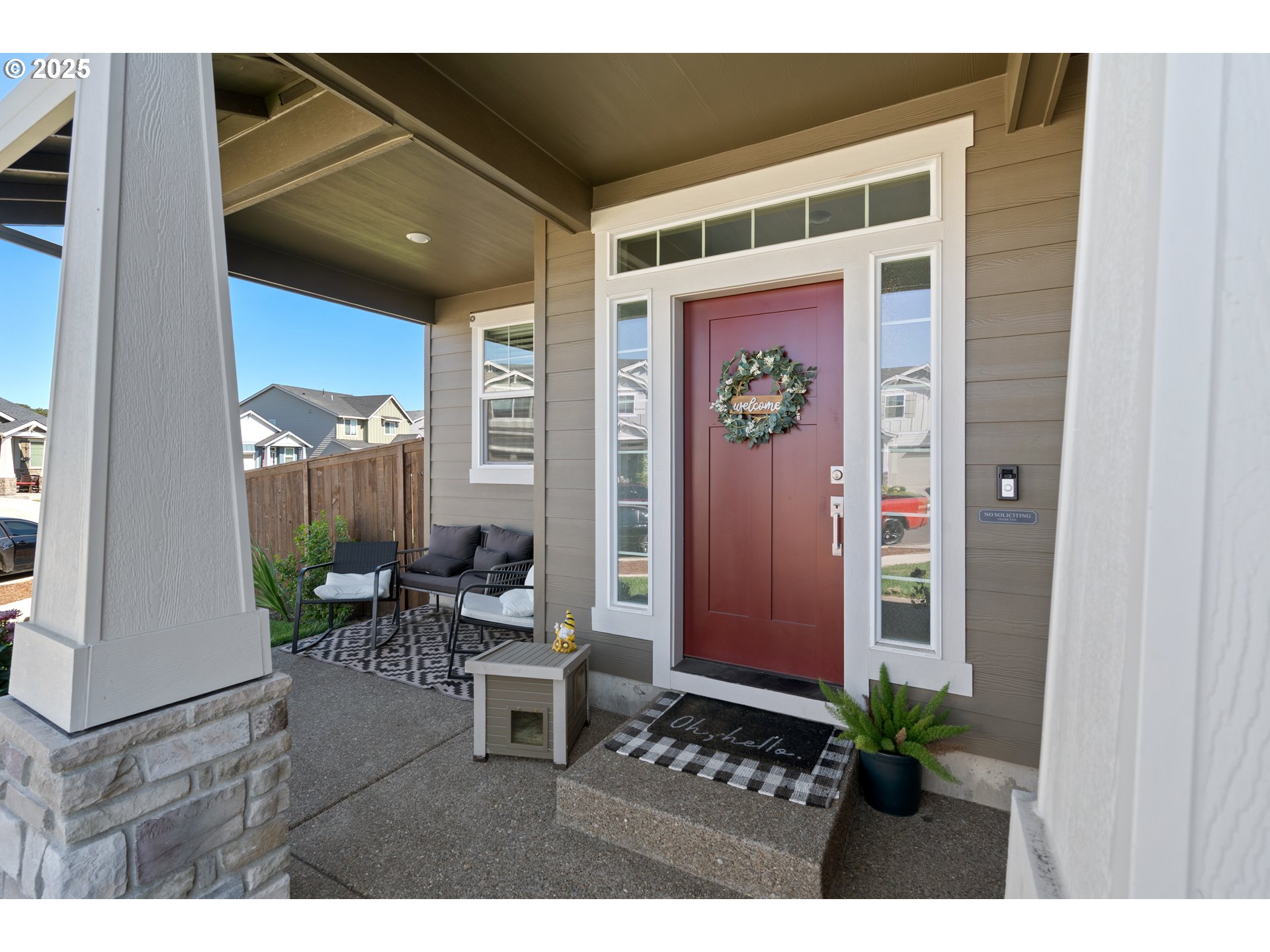6099 Savannah Street Southeast Albany, OR 97322 - Photo 5 of 32 a living room with furniture and a potted plant