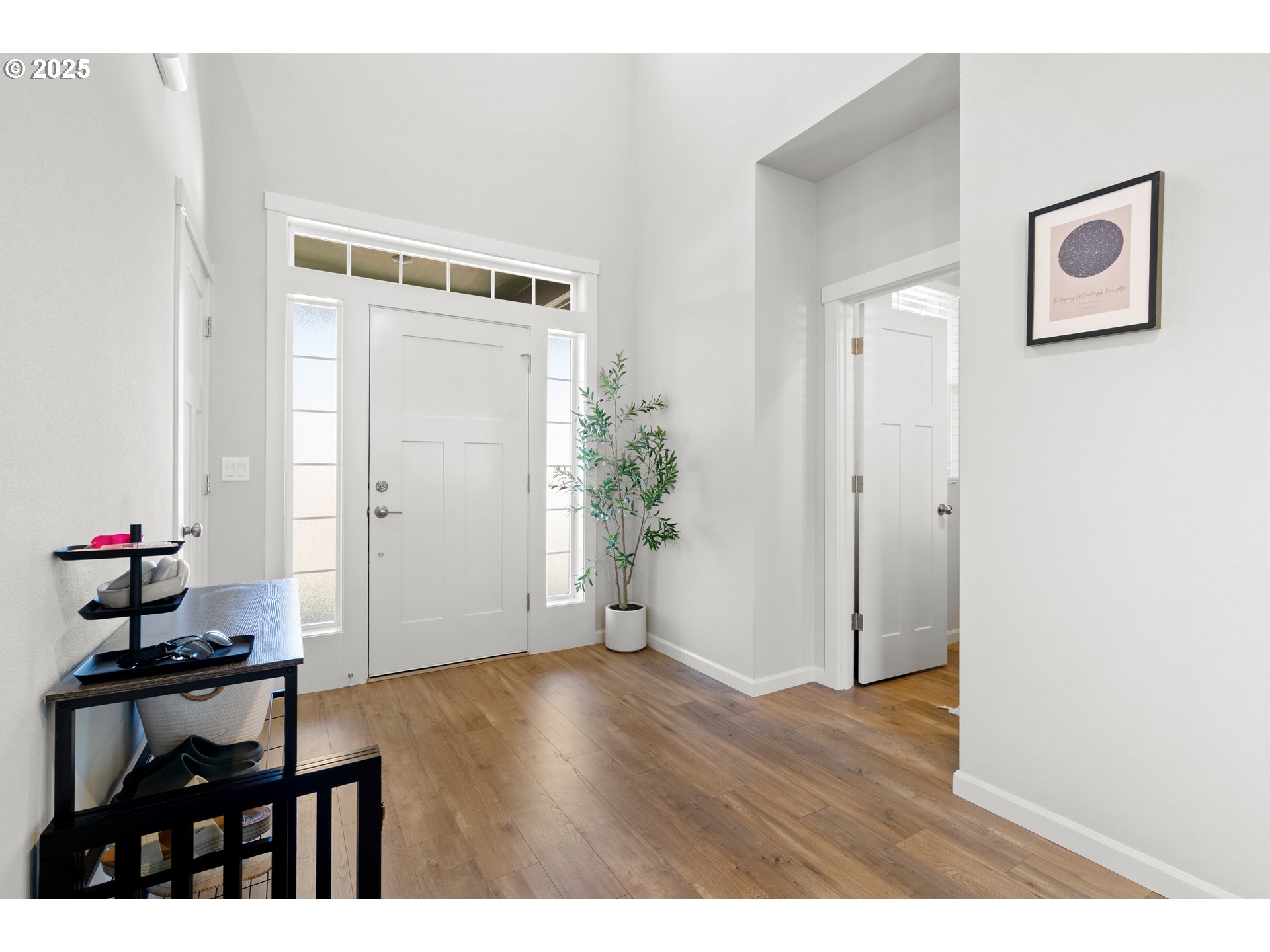 6099 Savannah Street Southeast Albany, OR 97322 - Photo 7 of 32 a living room with furniture and wooden floor