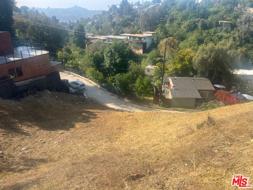 516 Rustic Drive Los Angeles, CA 90065 - Photo 11 of 15