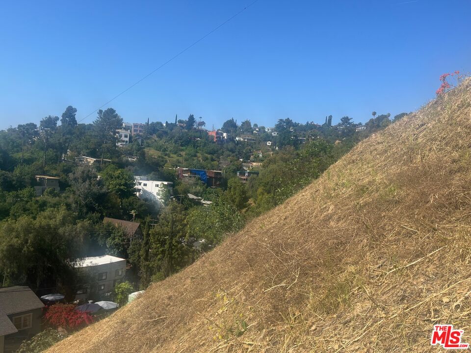 516 Rustic Drive Los Angeles, CA 90065 - Photo 13 of 15