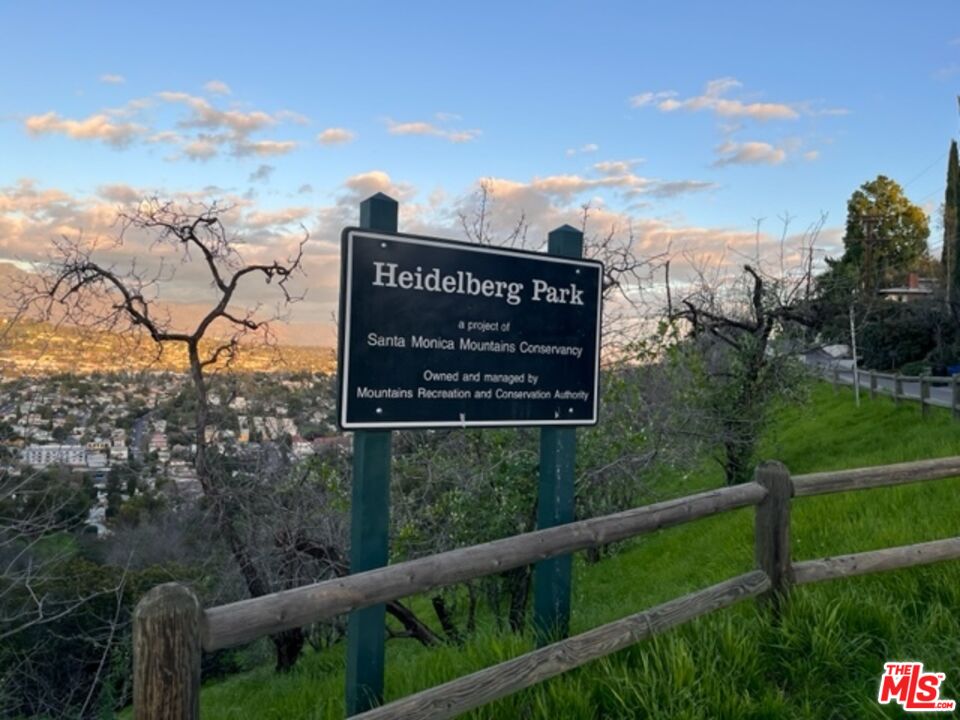 516 Rustic Drive Los Angeles, CA 90065 - Photo 3 of 15