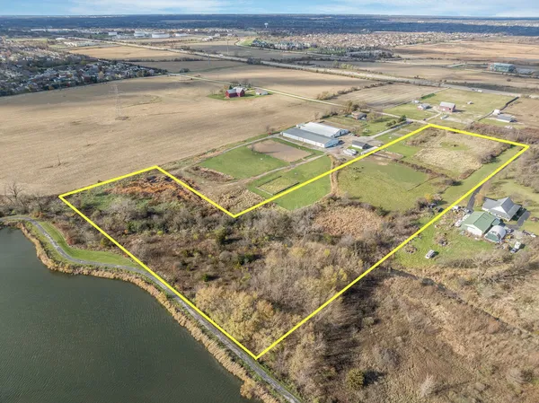 a view of a tennis court