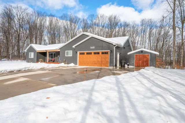 $549,900 | 16688 Canyon Cove, Big Rapids, MI 49307