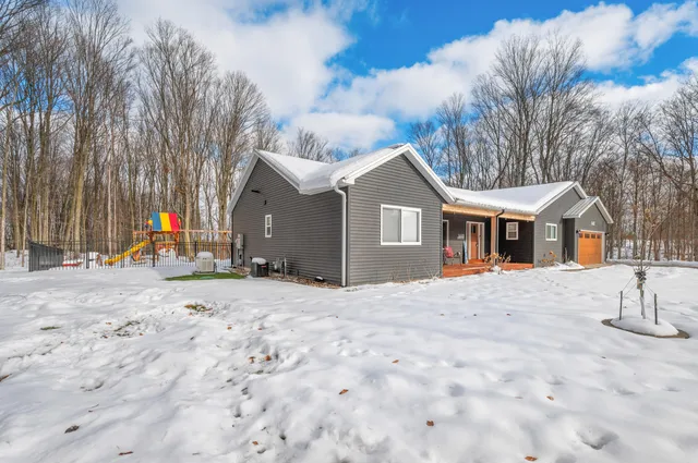$549,900 | 16688 Canyon Cove, Big Rapids, MI 49307
