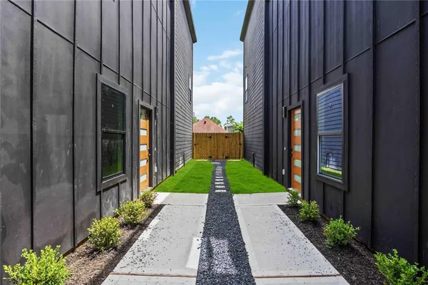 a view of a pathway both side of house