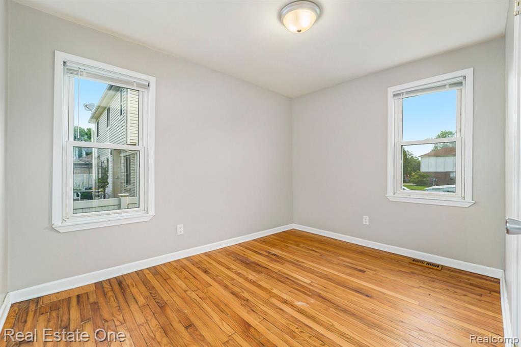 2106 John R Road Troy, MI 48083 - Photo 7 of 16