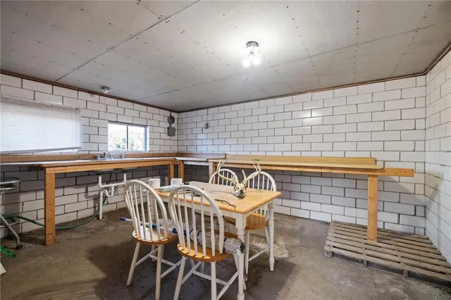 a view of back yard of the house