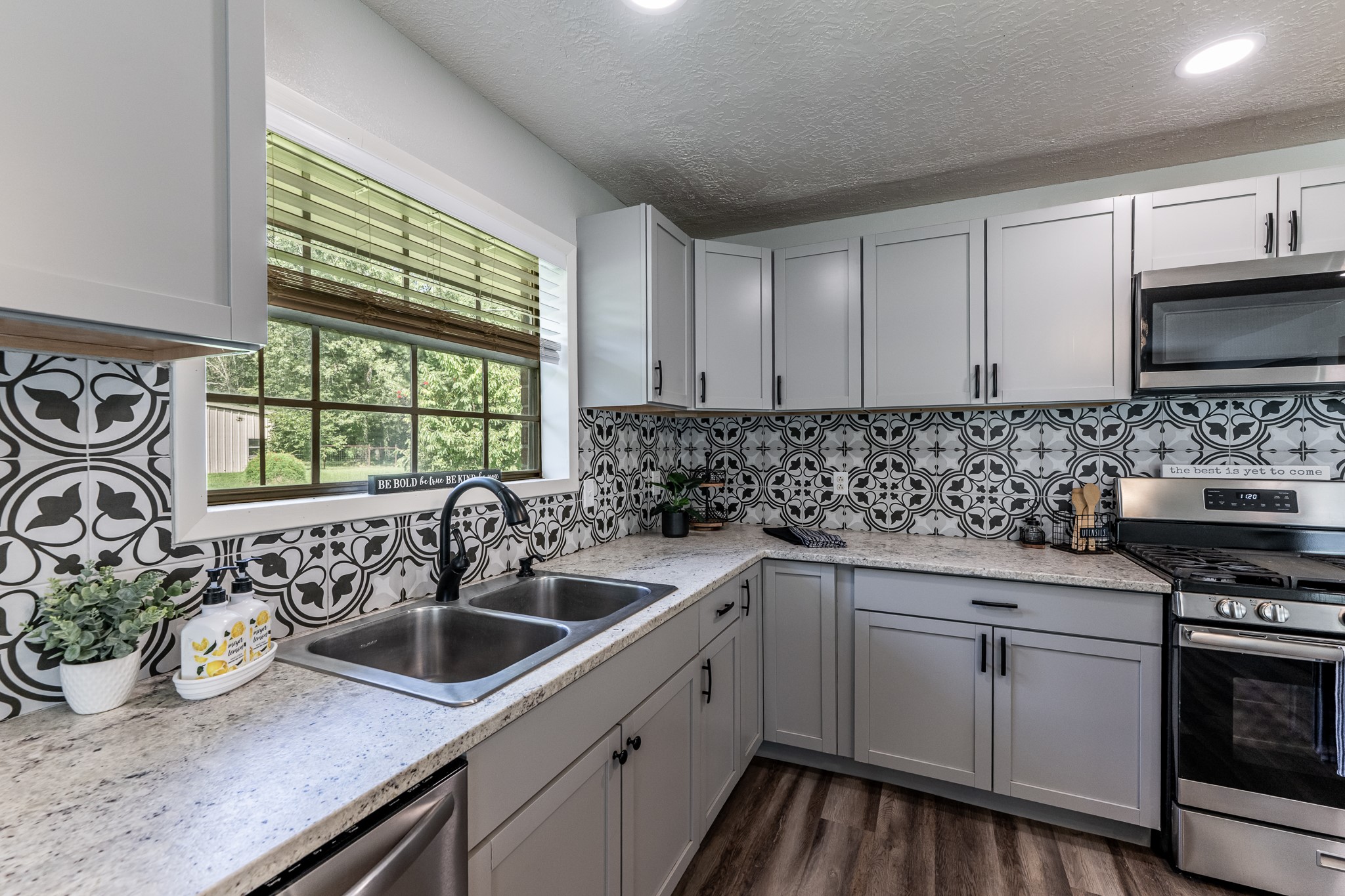 92 Mt Zion Road New Waverly, TX 77358 - Photo 9 of 33 a kitchen that has a sink and a stove