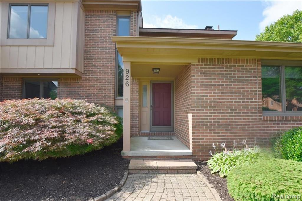 926 Ten Point Drive Rochester Hills, MI 48309 - Photo 2 of 29