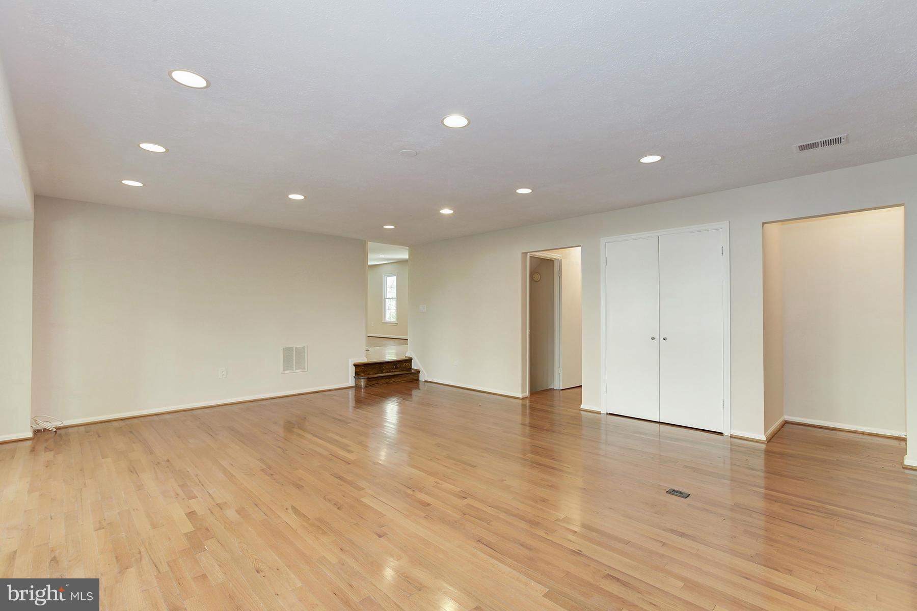9113 Bells Mill Road Potomac, MD 20854 - Photo 13 of 29 Family Room