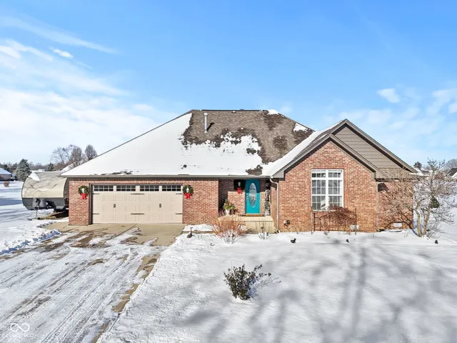 $390,000 | 5624 West Stinemyer Road, New Palestine, IN 46163