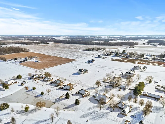 $390,000 | 5624 West Stinemyer Road, New Palestine, IN 46163