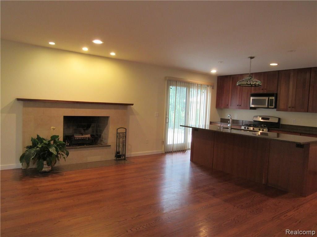 25537 Scotia Road Huntington Woods, MI 48070 - Photo 6 of 15